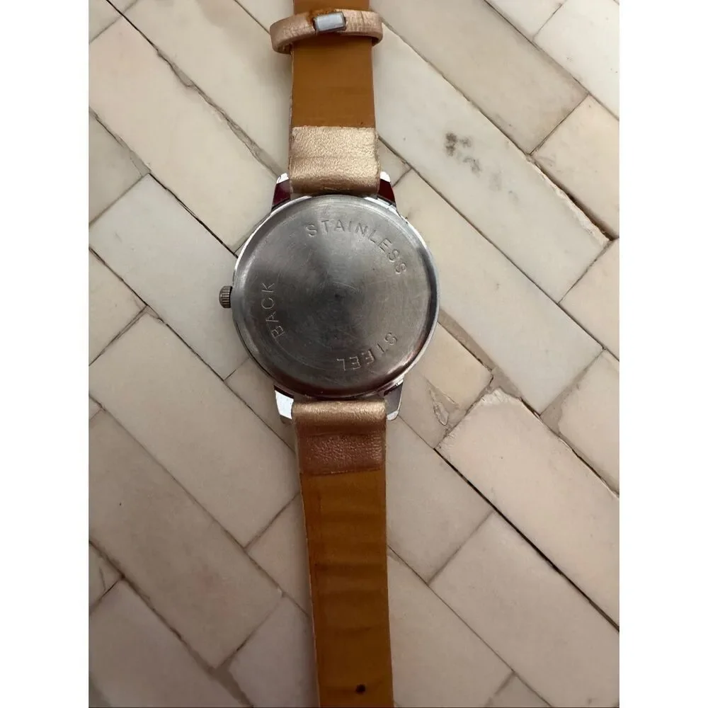 Gold Pineapple Watch – Cute Fashion Accessory, Stainless Steel Back, Adjustable